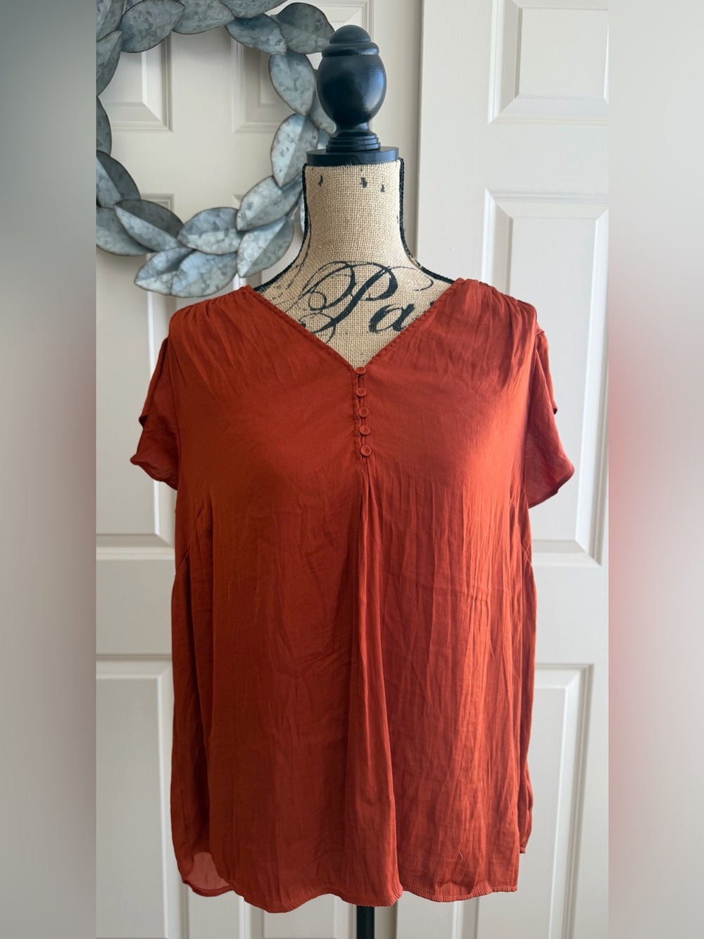 907: Jones New York Burnt Orange V-Neck Button Front Short Sleeve Blouse - 1X